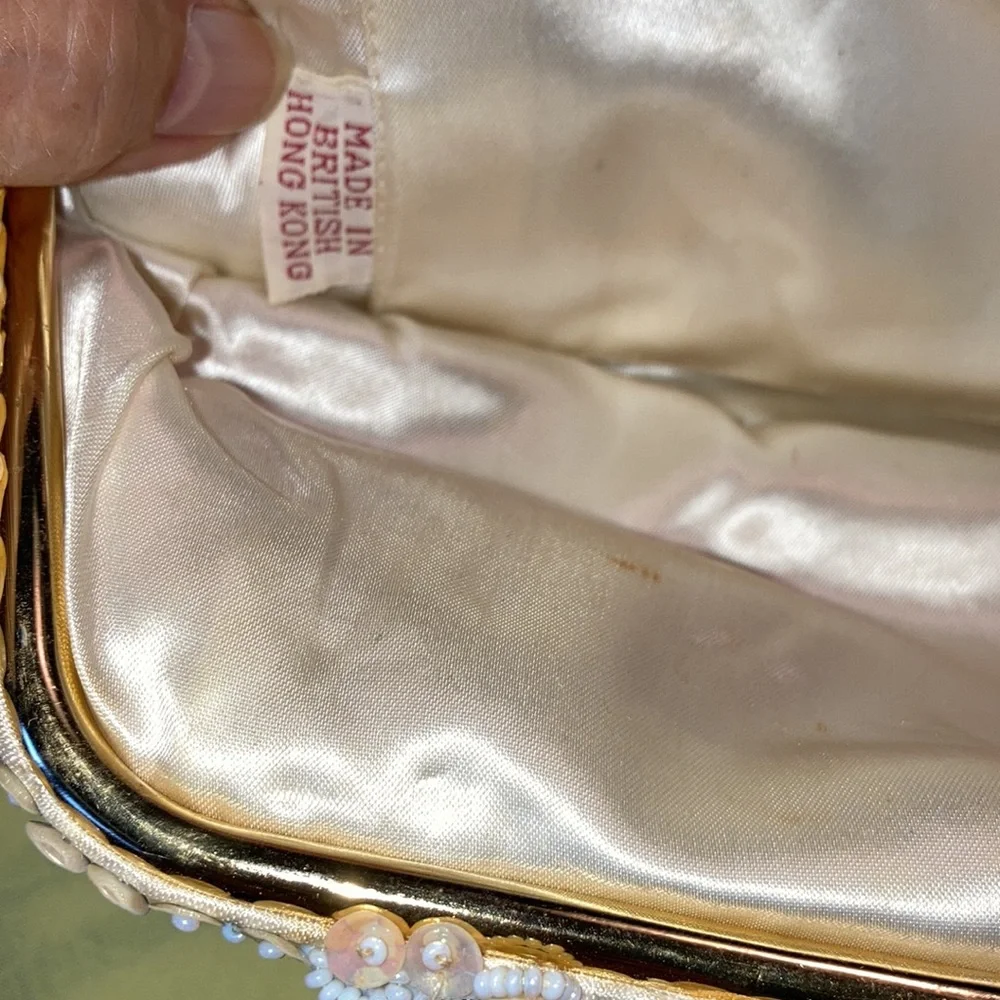 Vtg. BRITISH HONG KONG evening bag, 9 x 5 1/2 x 1 1/2” beaded white $58 - Picture 3 of 8